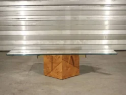 Table basse en loupe d'orme et verre trempé par Jean-Claude Mahey pour Roche Bobois