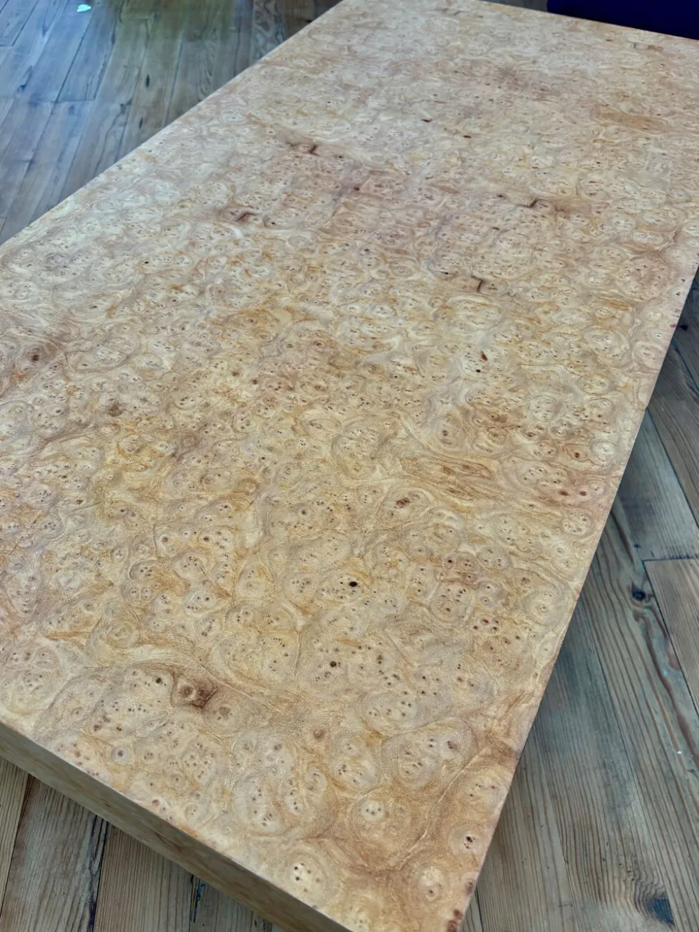 Table basse en loupe d’orme vintage