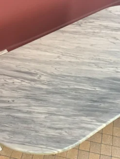 Table basse en marbre de carrare rochebobois