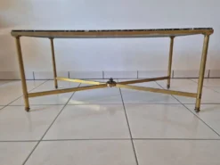Table basse en marbre et laiton