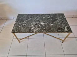 Table basse en marbre et laiton