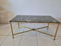 Table basse en marbre et laiton