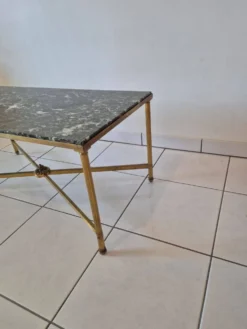 Table basse en marbre et laiton