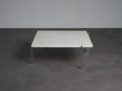 Table basse en marbre roulé par Poul Kjaerholm pour Fritz Hansen, Danemark, années 1990.