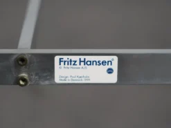 Table basse en marbre roulé par Poul Kjaerholm pour Fritz Hansen, Danemark, années 1990.