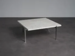 Table basse en marbre roulé par Poul Kjaerholm pour Fritz Hansen, Danemark, années 1990.