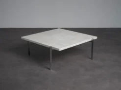 Table basse en marbre roulé par Poul Kjaerholm pour Fritz Hansen, Danemark, années 1990.