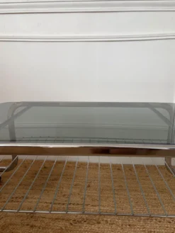 Table basse en métal et verre fumé 1970