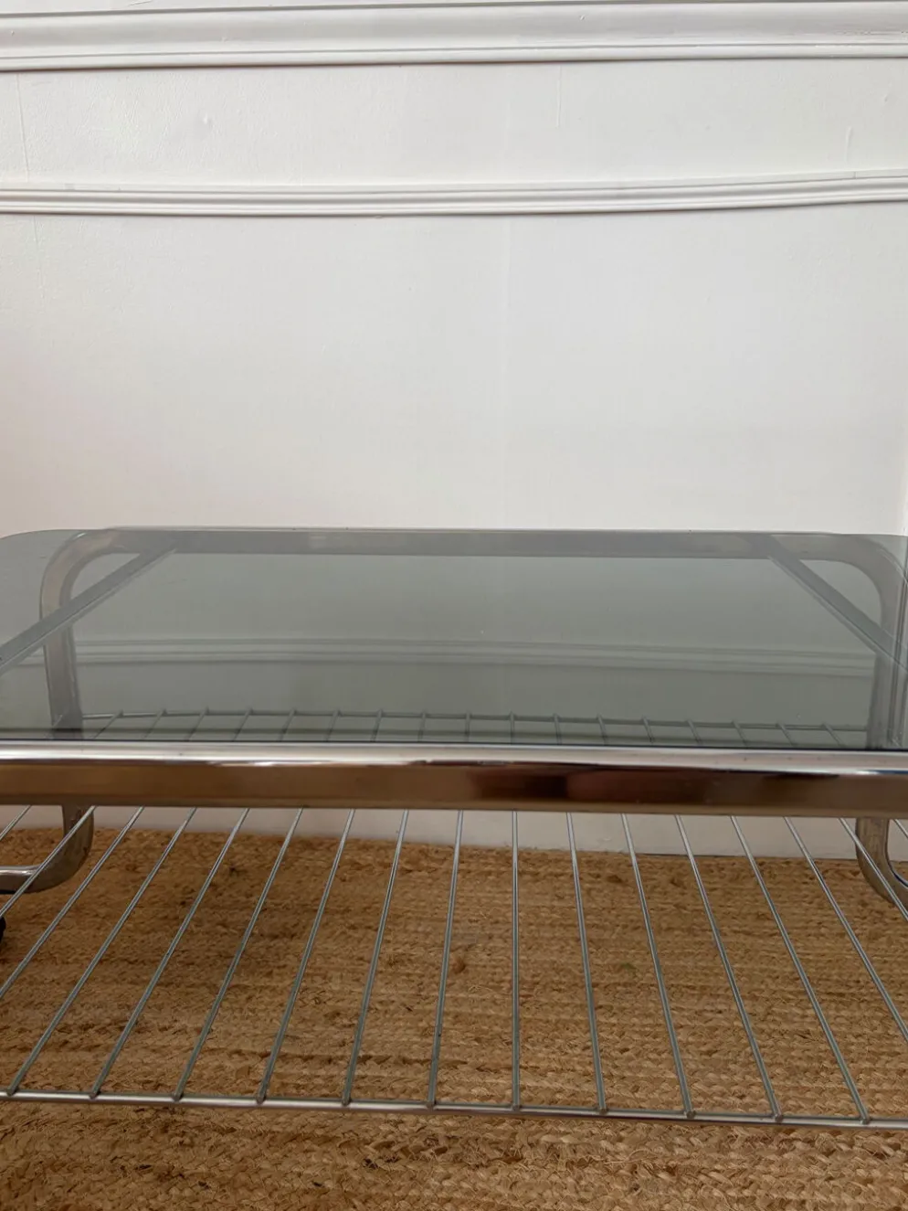 Table basse en métal et verre fumé 1970