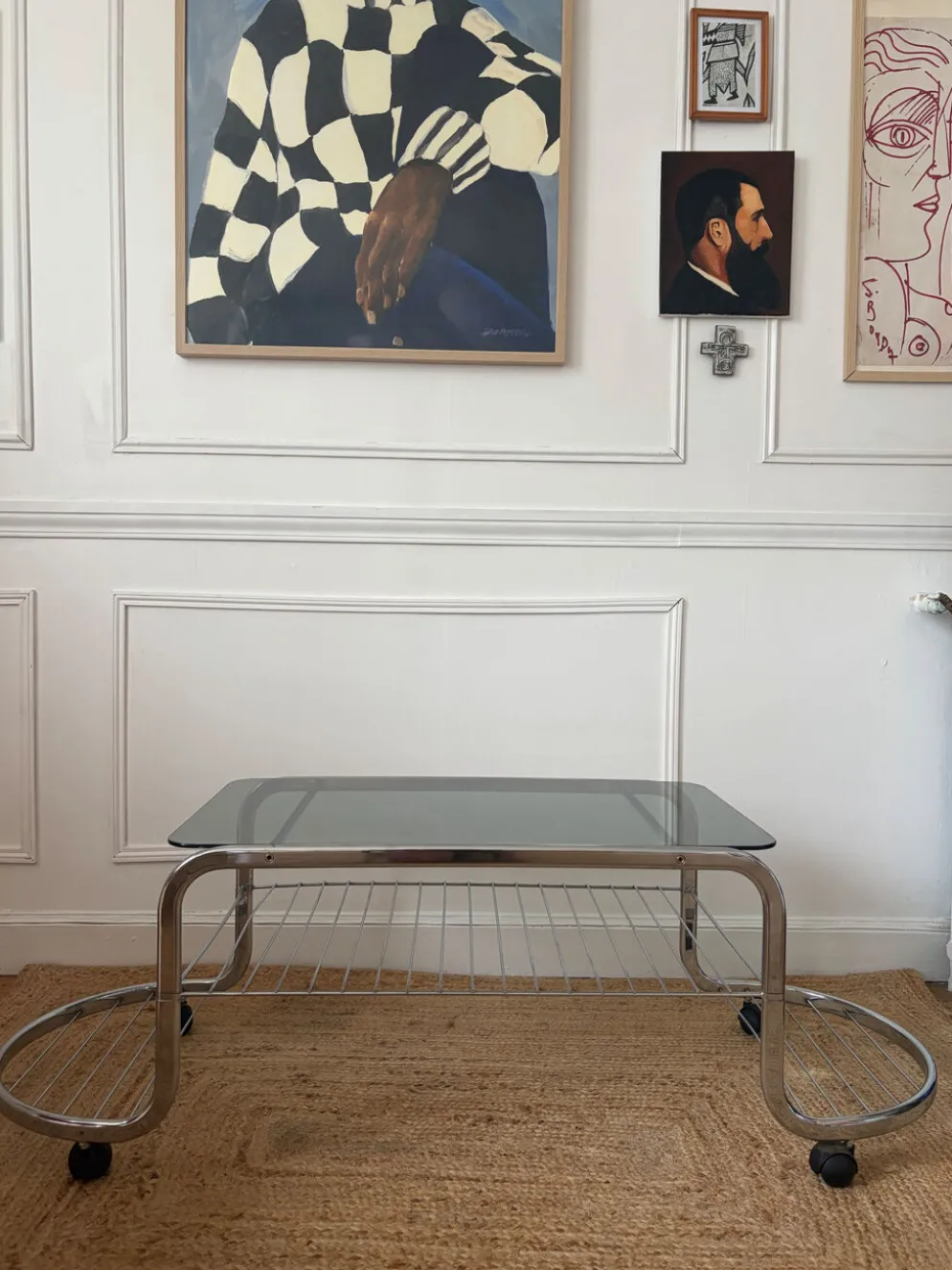Table basse en métal et verre fumé 1970