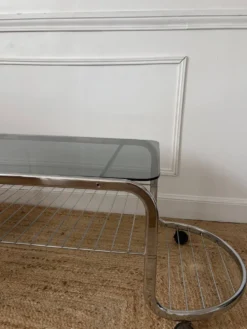 Table basse en métal et verre fumé 1970