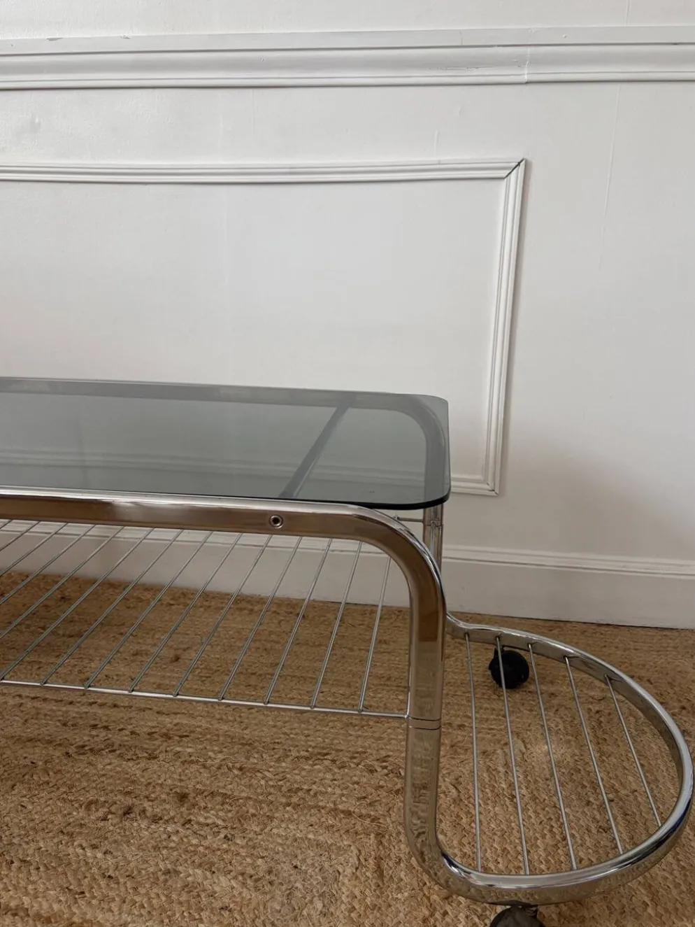 Table basse en métal et verre fumé 1970