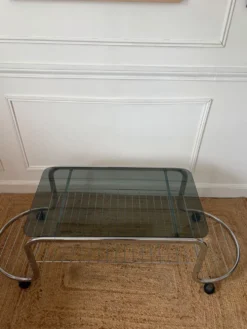 Table basse en métal et verre fumé 1970