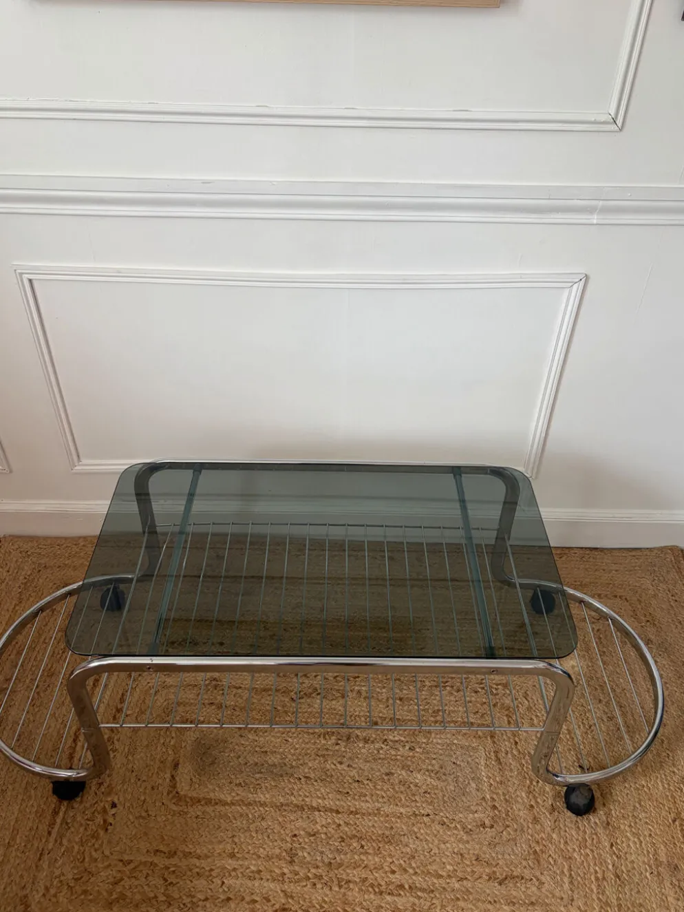 Table basse en métal et verre fumé 1970