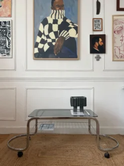 Table basse en métal et verre fumé 1970