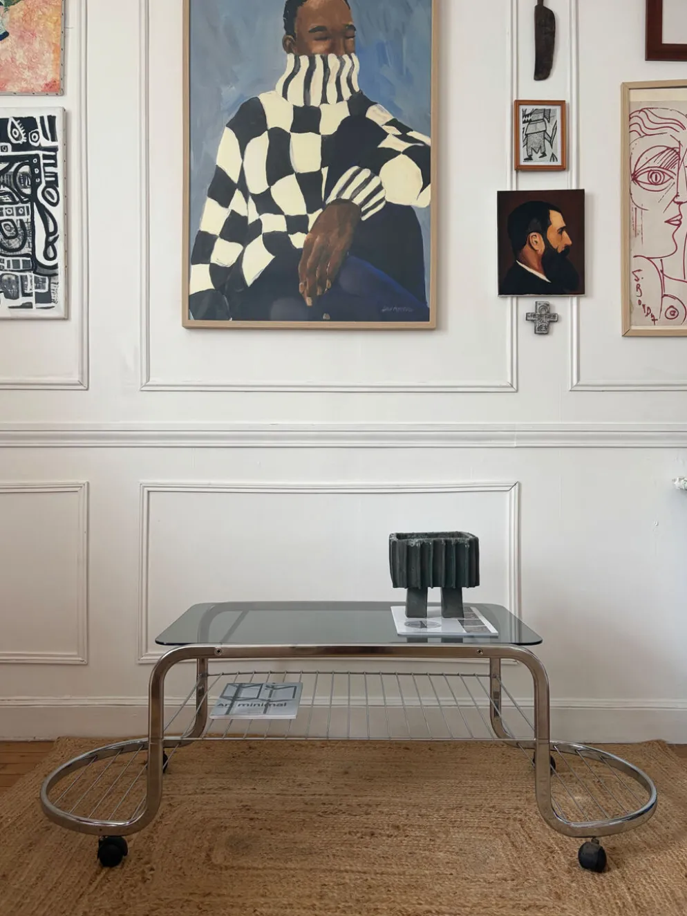 Table basse en métal et verre fumé 1970