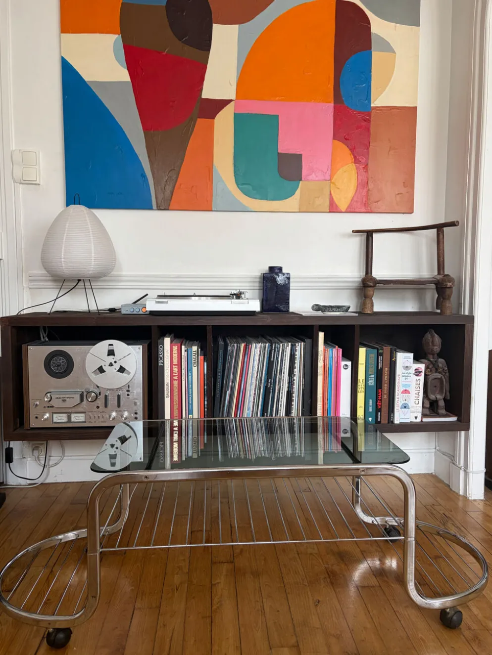 Table basse en métal et verre fumé 1970