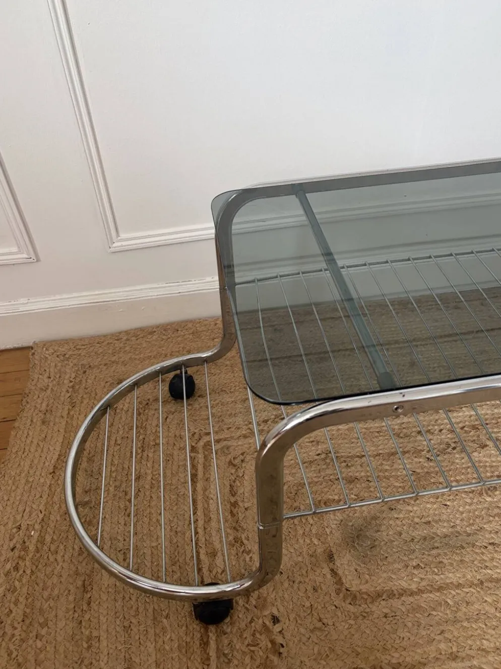 Table basse en métal et verre fumé 1970