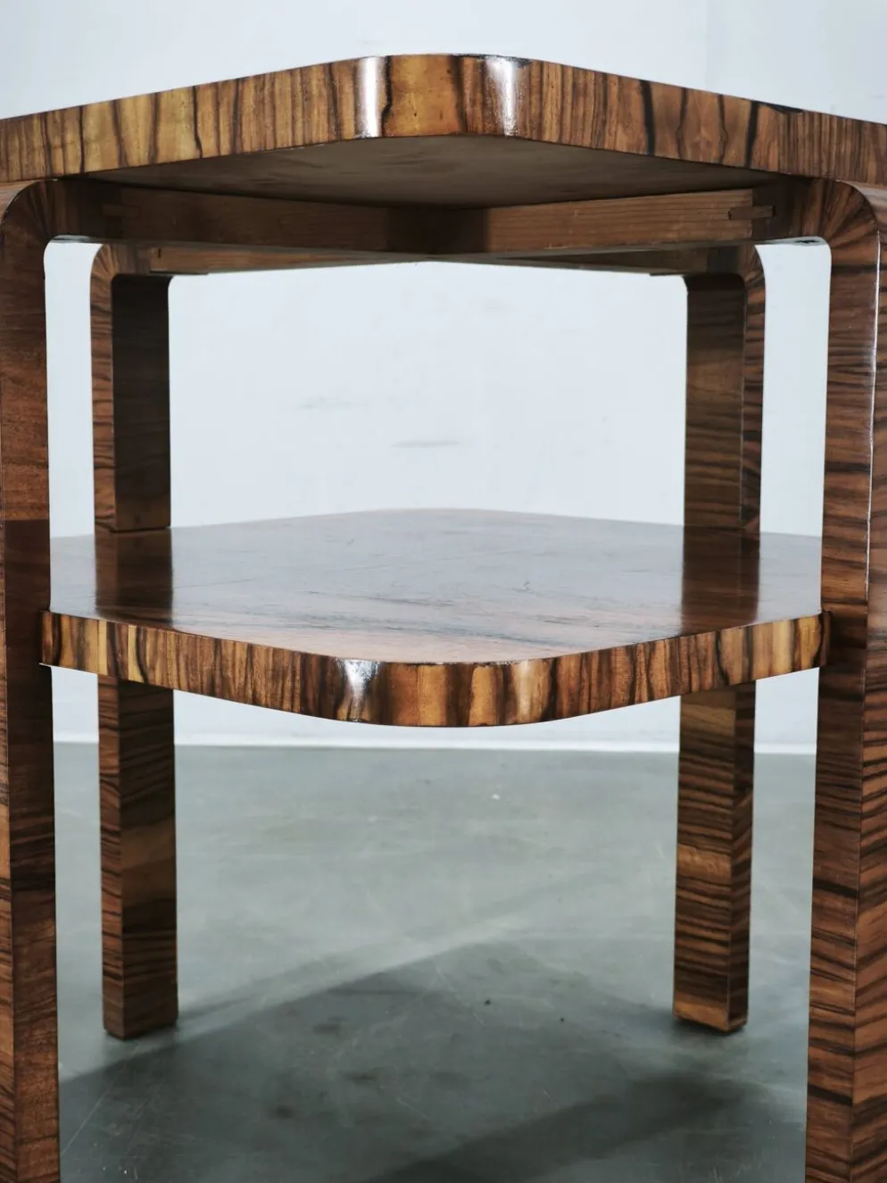 Table basse en noyer à deux niveaux Art Déco des années 1930, Tchécoslovaquie