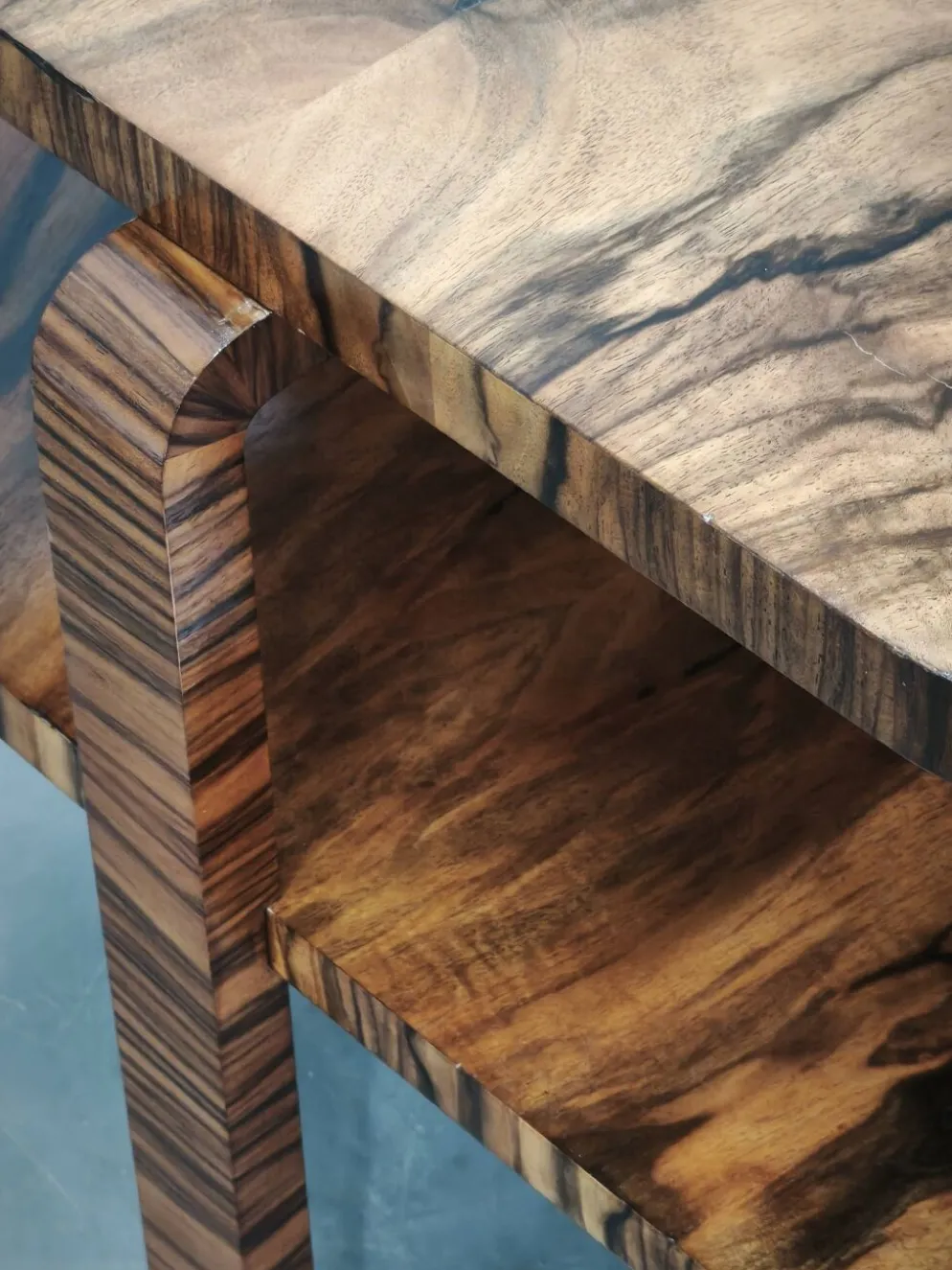 Table basse en noyer à deux niveaux Art Déco des années 1930, Tchécoslovaquie