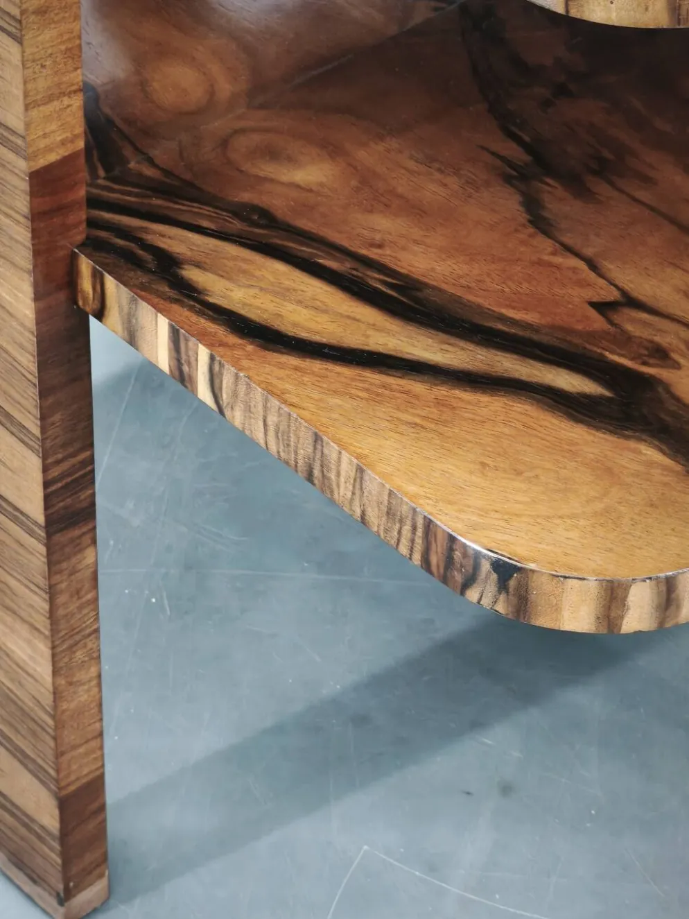 Table basse en noyer à deux niveaux Art Déco des années 1930, Tchécoslovaquie