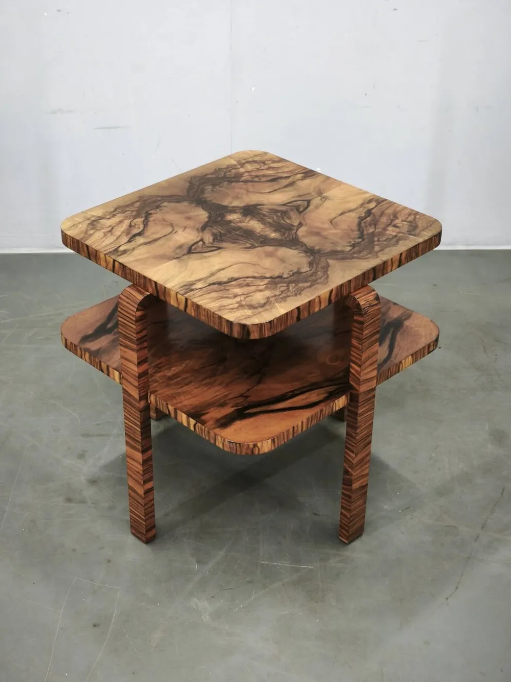 Table basse en noyer à deux niveaux Art Déco des années 1930, Tchécoslovaquie