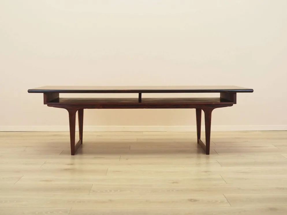 Table basse en palissandre danois avec étagère, années 1960