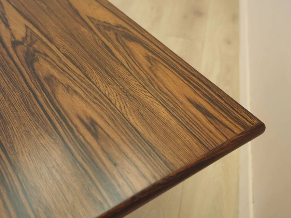 Table basse en palissandre danois avec étagère, années 1960