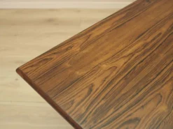 Table basse en palissandre danois avec étagère, années 1960