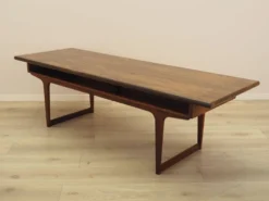 Table basse en palissandre danois avec étagère, années 1960