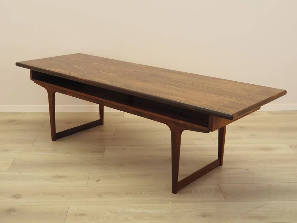 Table basse en palissandre danois avec étagère, années 1960