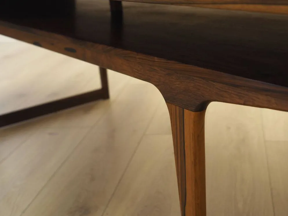 Table basse en palissandre danois avec étagère, années 1960