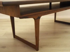 Table basse en palissandre danois avec étagère, années 1960