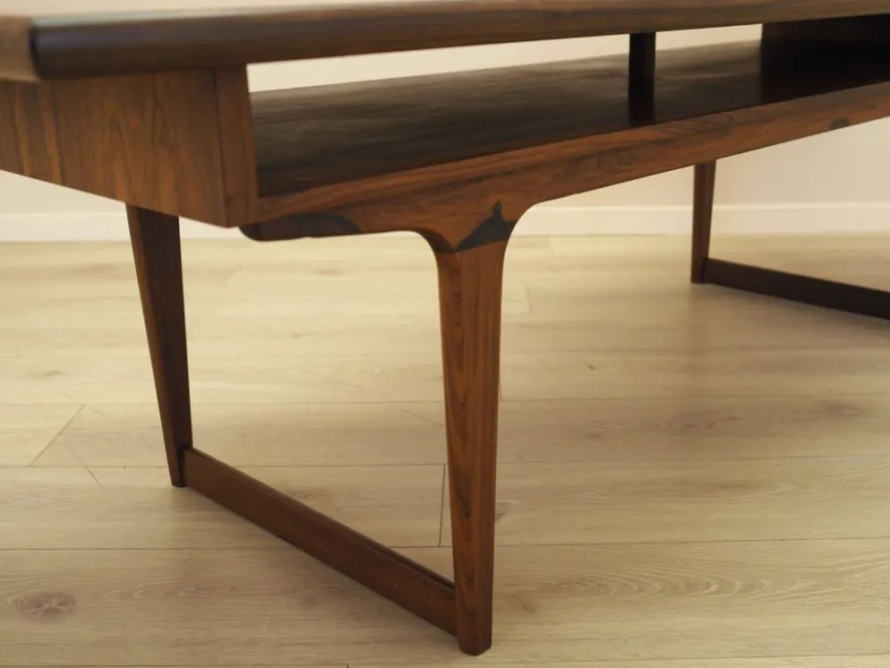 Table basse en palissandre danois avec étagère, années 1960