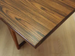 Table basse en palissandre danois avec étagère, années 1960