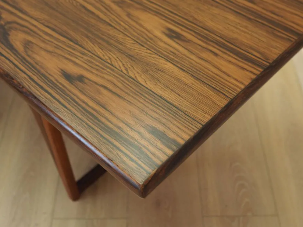 Table basse en palissandre danois avec étagère, années 1960