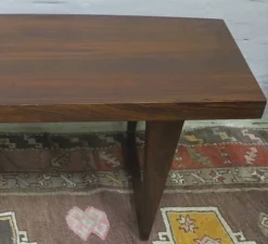 Table basse en palissandre danois avec un dessus courbé sur des pieds en traîneau par Leif Hansen, années 1960.