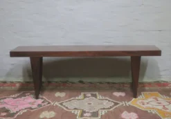 Table basse en palissandre danois avec un dessus courbé sur des pieds en traîneau par Leif Hansen, années 1960.