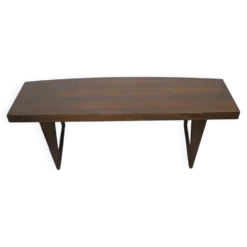 Table basse en palissandre danois avec un dessus courbé sur des pieds en traîneau par Leif Hansen, années 1960.