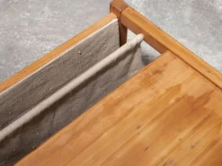 Table basse en pin Habitat avec range livre en toile de jute intégré