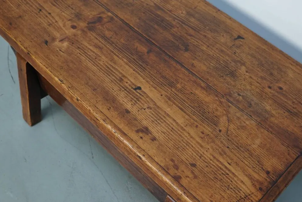 Table basse en pin rustique, style ferme français du début du 20e siècle