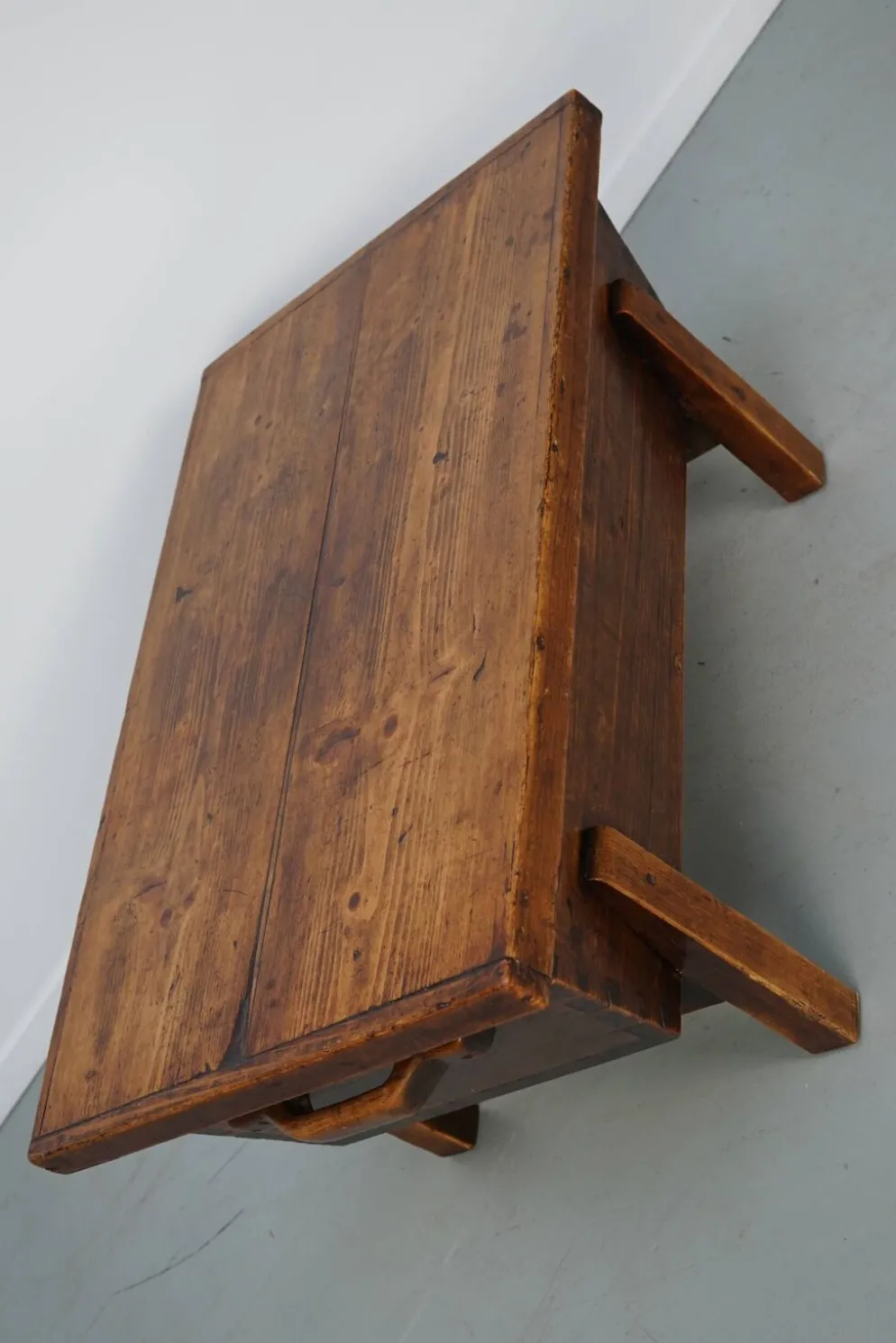 Table basse en pin rustique, style ferme français du début du 20e siècle