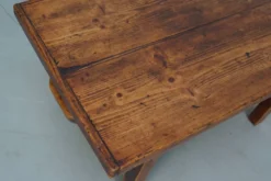 Table basse en pin rustique, style ferme français du début du 20e siècle