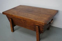 Table basse en pin rustique, style ferme français du début du 20e siècle