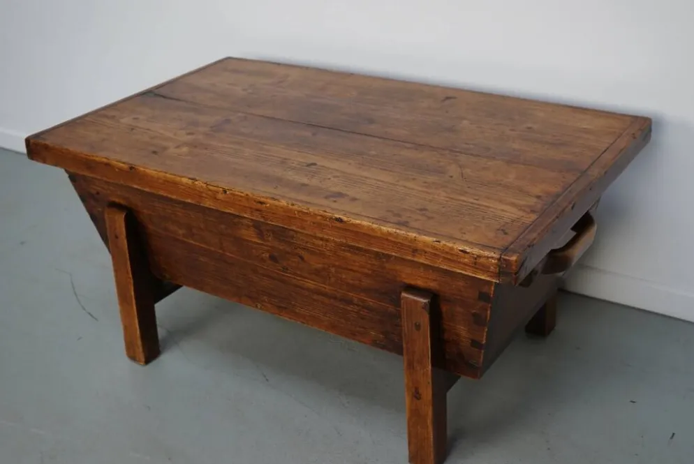 Table basse en pin rustique, style ferme français du début du 20e siècle