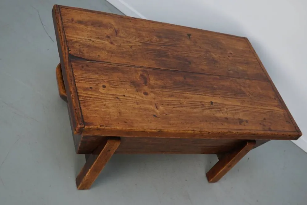 Table basse en pin rustique, style ferme français du début du 20e siècle