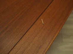 Table basse en teck danois avec étagère, années 1960