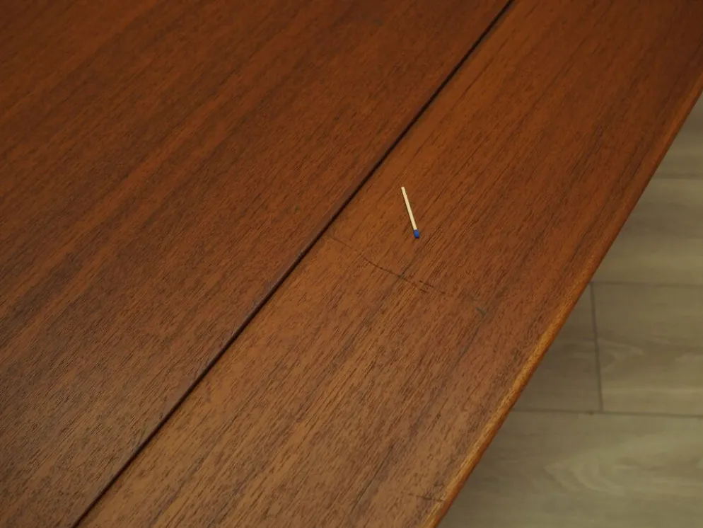 Table basse en teck danois avec étagère, années 1960