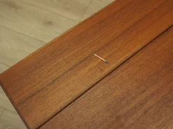 Table basse en teck danois avec étagère, années 1960