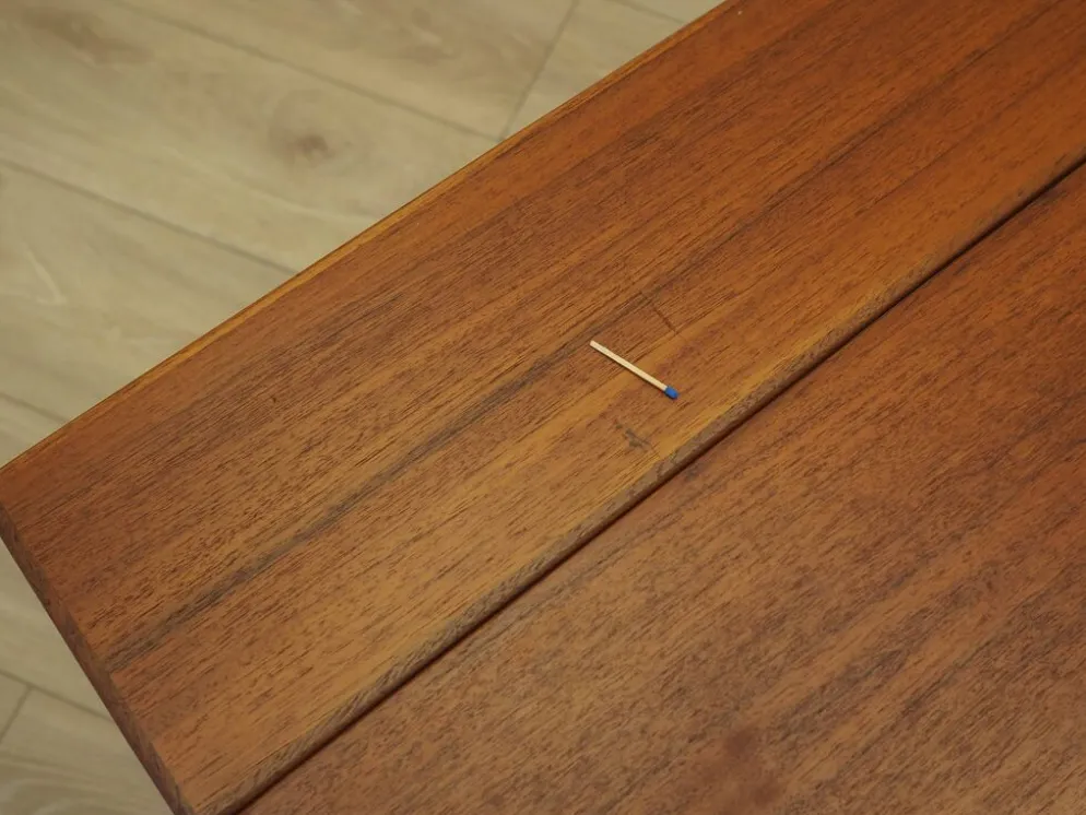 Table basse en teck danois avec étagère, années 1960